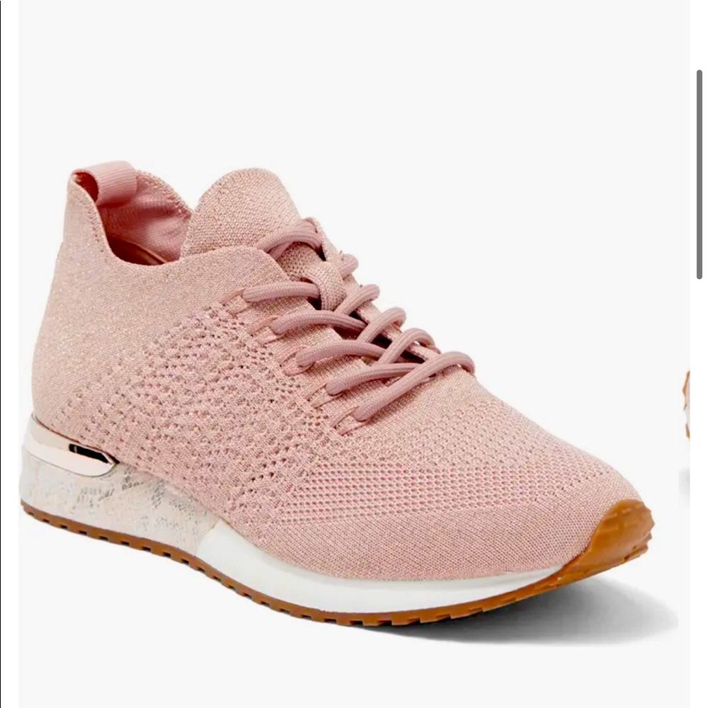 NEW Blush knit Nike Rorie sneaker (8)